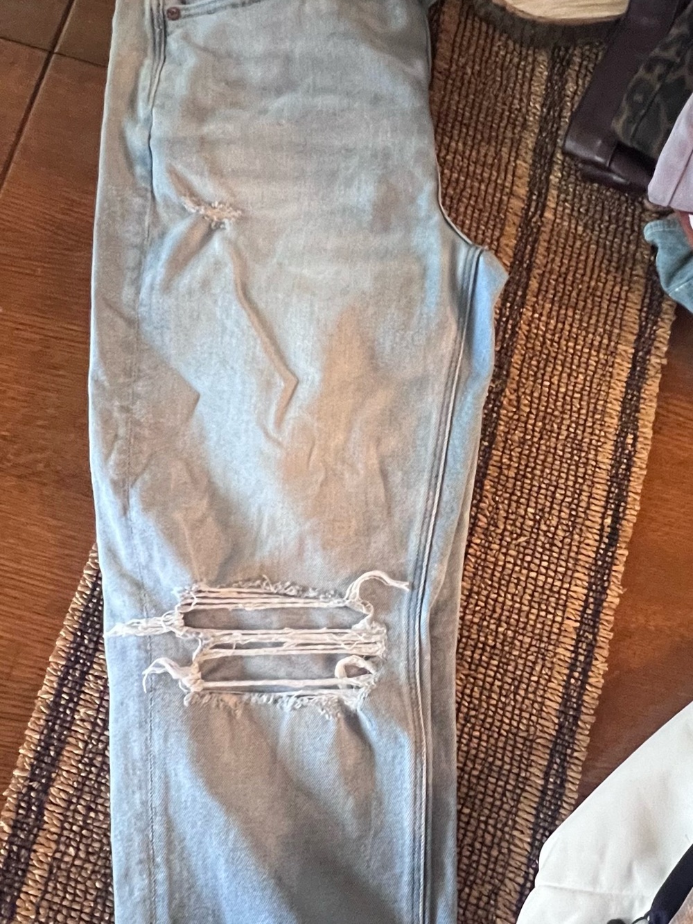 Light Blue American Eagle Distressed Women’s Jeans
